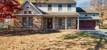 241 W Walnut Tree Dr, Blandon, PA 19510