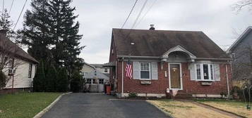 71 Fleetwood Rd, Dumont, NJ 07628