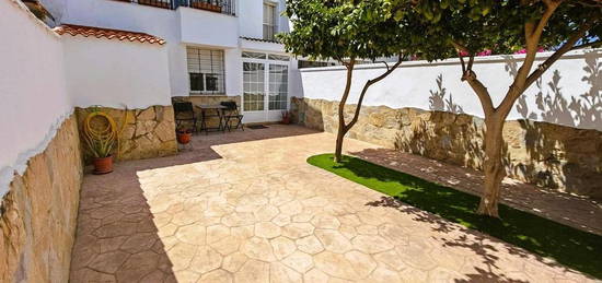 Casa adosada en venta en Núcleo urbano