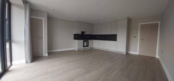 Flat to rent in Meadrow, Godalming GU7