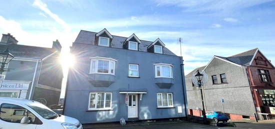 Flat to rent in 96 Charles Street, Milford Haven, Pembrokeshire. SA73