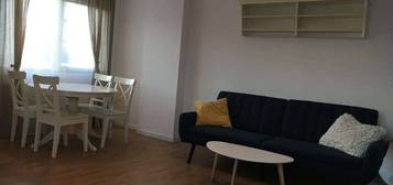 Particular inchiriez apartament 3 camere