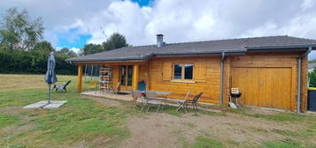 A CHARBONNIERES-LES-VARENNES, joli plain-pied en bois