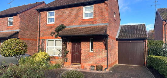 Link-detached house for sale in Cardingham, Horsell, Woking GU21