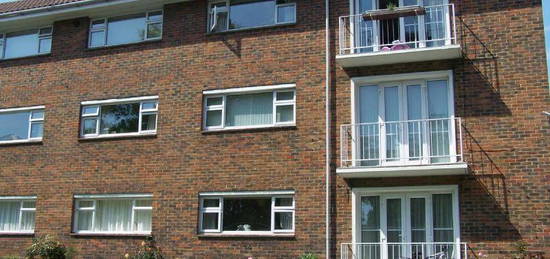 Flat to rent in North Walls, Chichester PO19