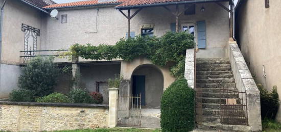 Cahors à 15 mn  dans un village maison en pierre avec grange