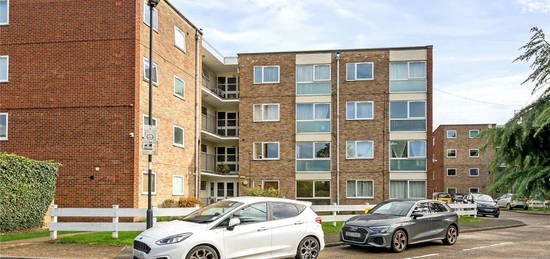 Flat to rent in Hansart Way, Enfield EN2