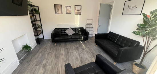 8 bed shared accommodation to rent