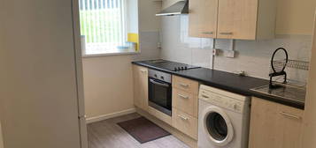 Property to rent in Oatland Court, Leeds LS7