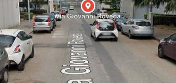 Singola VIA ROVEDA con box auto 400eu tutto compr