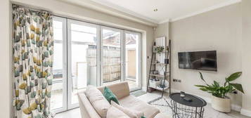 Flat for sale in Queenstown Road, London SW8