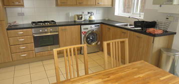 4 bed property to rent