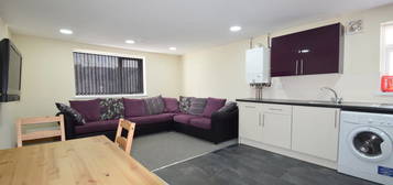 4 bed flat to rent