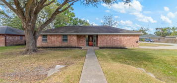 4715 29th St, Dickinson, TX 77539