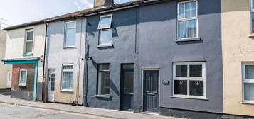 Terraced house to rent in High Street, Gorleston NR31