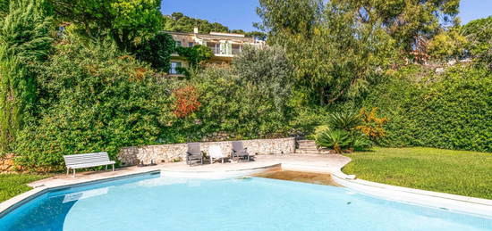 VILLEFRANCHE-SUR-MER - Villa de charme avec vue dégagée sur la mer