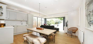 Flat for sale in Elsinore Road, Forest Hill SE23