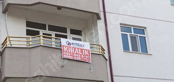 EMLAX GAYRİMENKUL'den 3+1 asansörlü doğalgazlı ARA KAT Kiralık