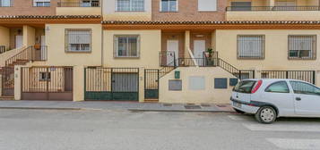 Casa adosada en venta en Vial de la Vega, Belicena