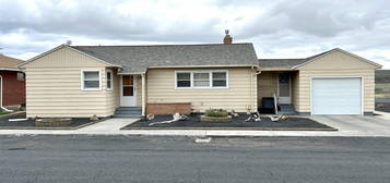 717 E 2nd Ave, Odessa, WA 99159