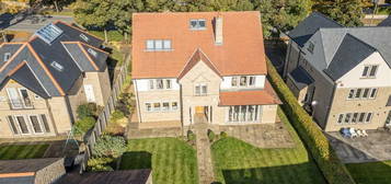 6 bedroom detached house for sale