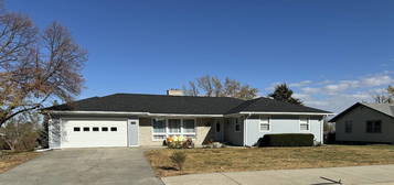 721 E 7th St, Winner, SD 57580