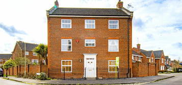 5 bedroom detached house