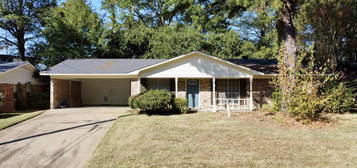 501 Crestview Dr, Clinton, MS 39056