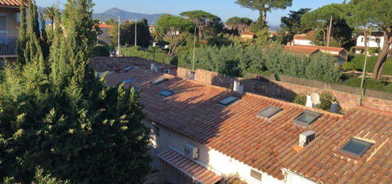 Studio avec parking à vendre St Tropez a 150 mètre de la plage