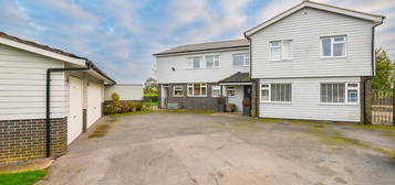 8 bedroom detached house to rent