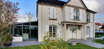 Maison  à louer, 7 pièces, 5 chambres, 172 m²