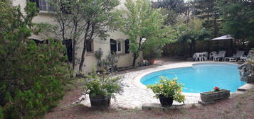 VILLA 7 PIECES 144 M2 avec piscine