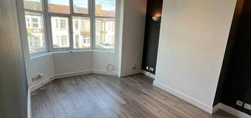 2 bedroom maisonette