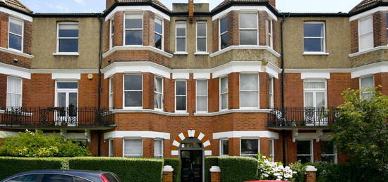 Flat to rent in Alwyne Road, London SW19