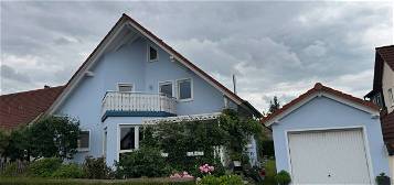 Gepflegte Doppelhauhälfte mit Terrasse, Balkon & Garage in gesuchter Wohnlage von Ellwangen-Eggenrot