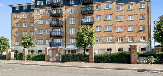 Flat to rent in Baltic Wharf, Clifton Marine Parade, Gravesend, Kent DA11