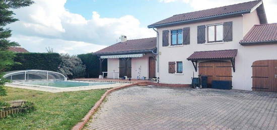 Belle Maison au calme sans vis à vis avec 2 grands garages et Piscine