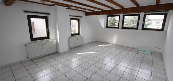 Gepflegtes 2-Raum-DG-Appartement mit Einbauküche in Oberhausen Stadtmitte