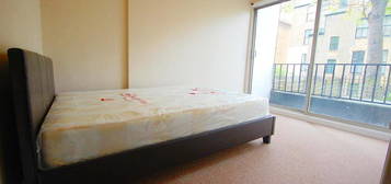 Flat to rent in Ladbroke Grove, London W10