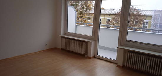 Exklusive, sanierte 1-Raum-Wohnung mit Balkon und EBK in München Neuhausen