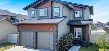 22 SE Victory Close, Red Deer, AB T4R 0N2