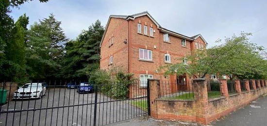 Flat to rent in Central Road, West Didsbury, Manchester M20