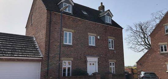 5 bedroom detached house to rent