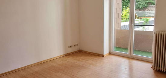 3 Zimmer-Altbau-Wohnung im EG mit Hof