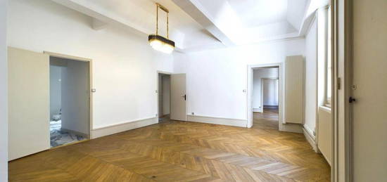 Vente - Appartement - 6 pièces + cuisine - 124 m² - 746 900 € -