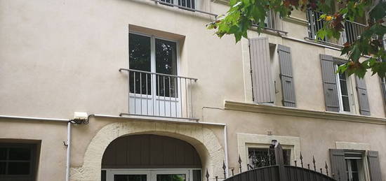 Au coeur de Sainte Cécile Les Vignes , Maison 6 pièces de 240 m2 plus appartement T3 de 83 m2