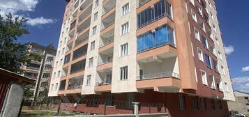 MERKEZİ KONUMDA DEVLET HASTANESİNE YAKIN KİRALIK 3+1 DAİRE