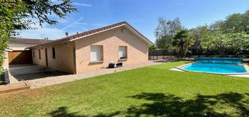 Plain-pied - 4 chambres - piscine - garage