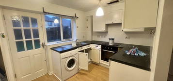 3 bed semi-detached house to rent