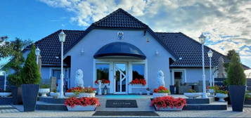 Mehrfamilienhaus in Ungarn an der Grenze zu Österreich, Slowenien(Garagen, Pavillon)